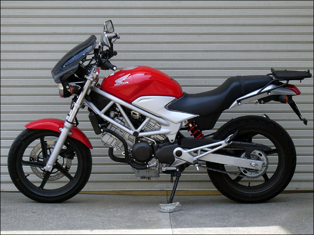 CHIC DESIGN - ガイラシールド VTR250 '09-
