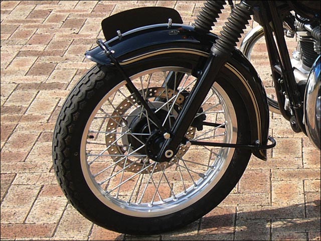 W650 フロントフェンダー カワサキ 純正  EJ650A W400 品薄:32115036